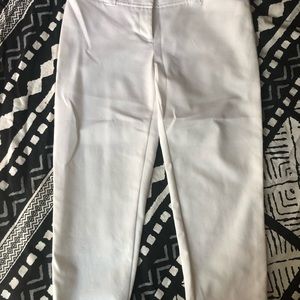 Ann Taylor Pants - Ann Taylor Stretch 'Lindsay" Capri in White size 4 Ann Taylor Pants - Ann Taylor Stretch 'Lindsay" Capri in White size 4